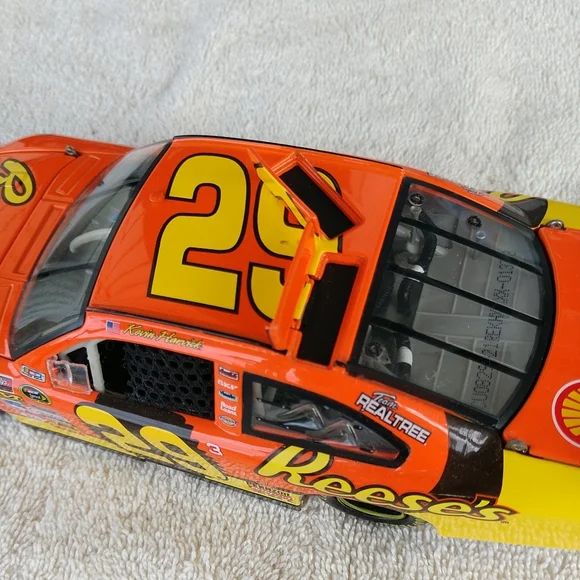 NASCAR 1/24 #29 Reese’s RARE* Kevin Harvick #29 Reese's 2008 COT 1/24 Nascar Diecast